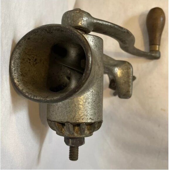 Universal Food Chopper No. 1 L.F. & C New Britain Conn. USA Meat Grinder Vintage - Picture 2 of 16